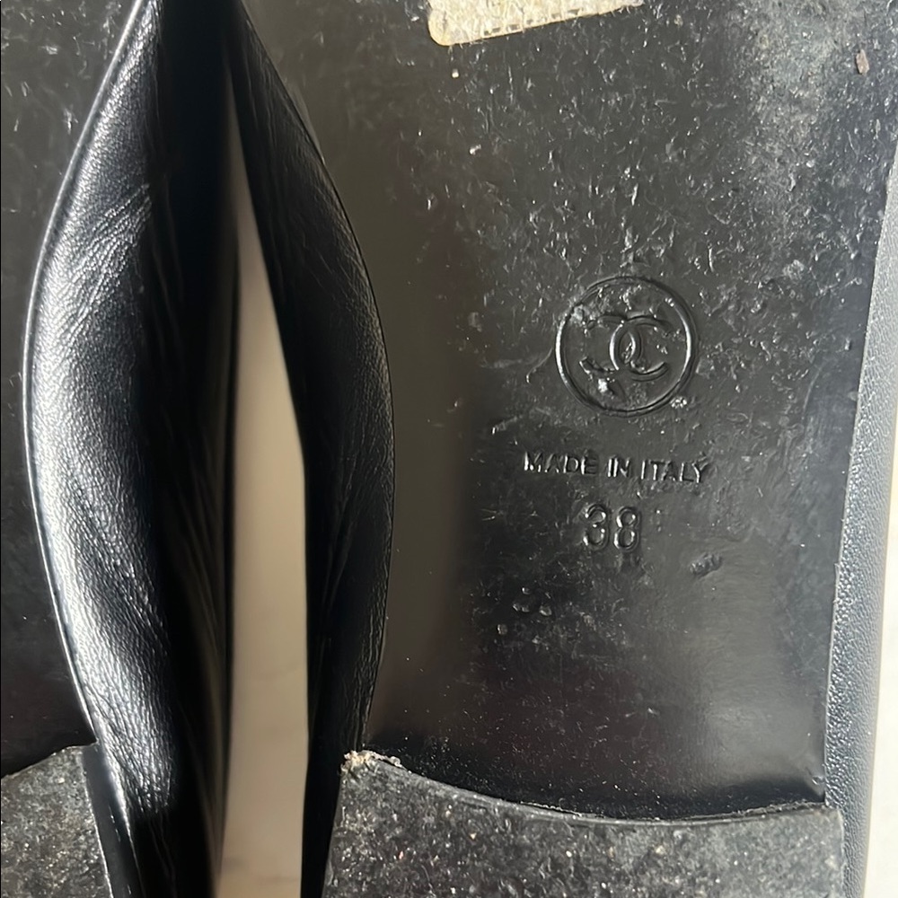CHANEL Black Leather & Patent Cap-Toe Ballet Flats - Picture 6 of 11